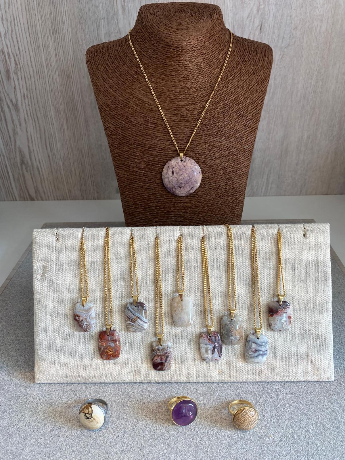 Natuursteen Hangers & Statement Ringen – Uniek en Aards